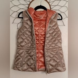 Bernardo Women's Hooded Vest S Size Metallic Grey/pink